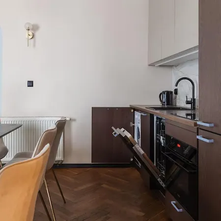 4-bedroom Apartment-old Town-sw Gertrudy Street Apartment *