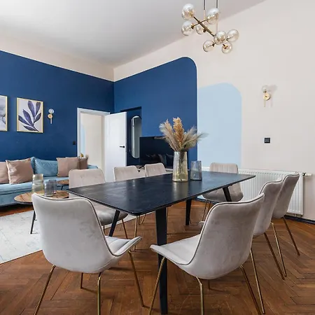 Ocean Breeze-4Br With Balcony-Old Town *
