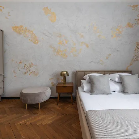 Ocean Breeze-4Br With Balcony-Old Town Krakov
